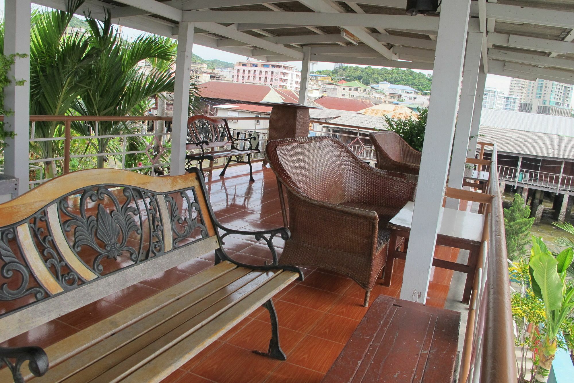 Samchai Hotel Si Racha Buitenkant foto