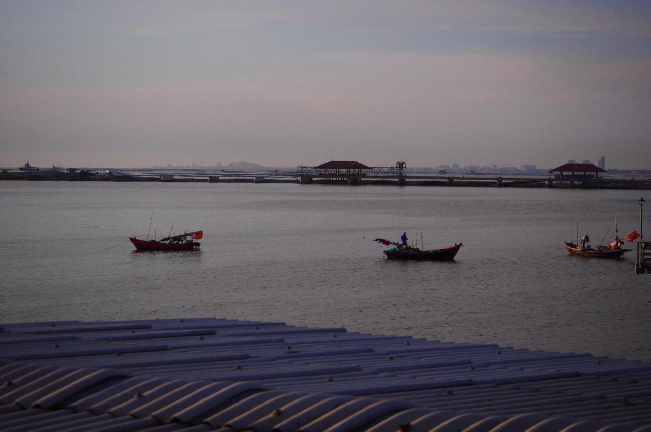 Samchai Hotel Si Racha Buitenkant foto