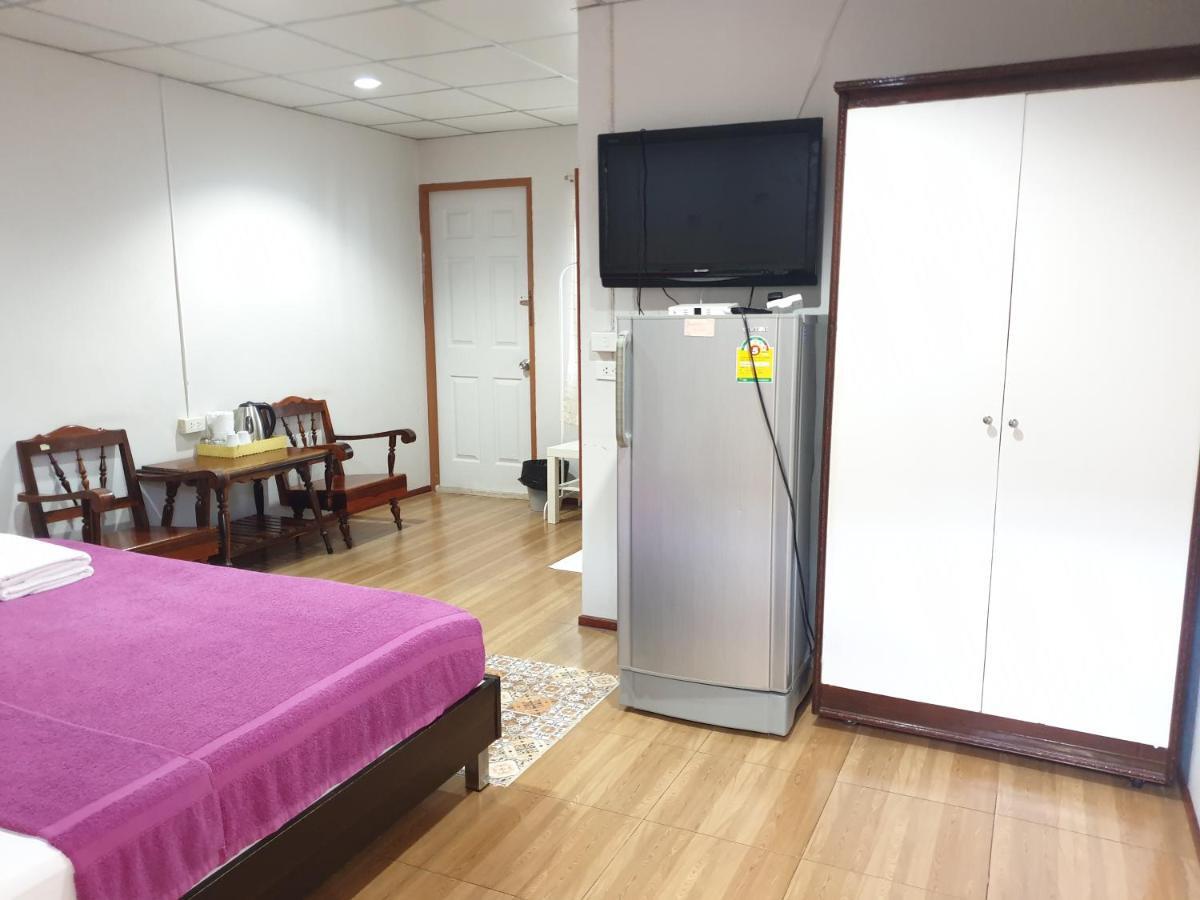 Samchai Hotel Si Racha Buitenkant foto