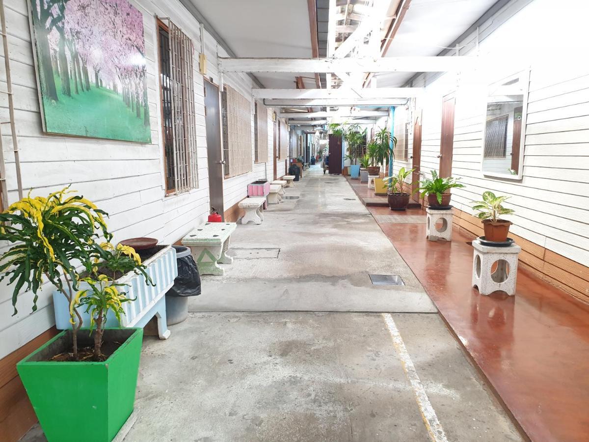 Samchai Hotel Si Racha Buitenkant foto
