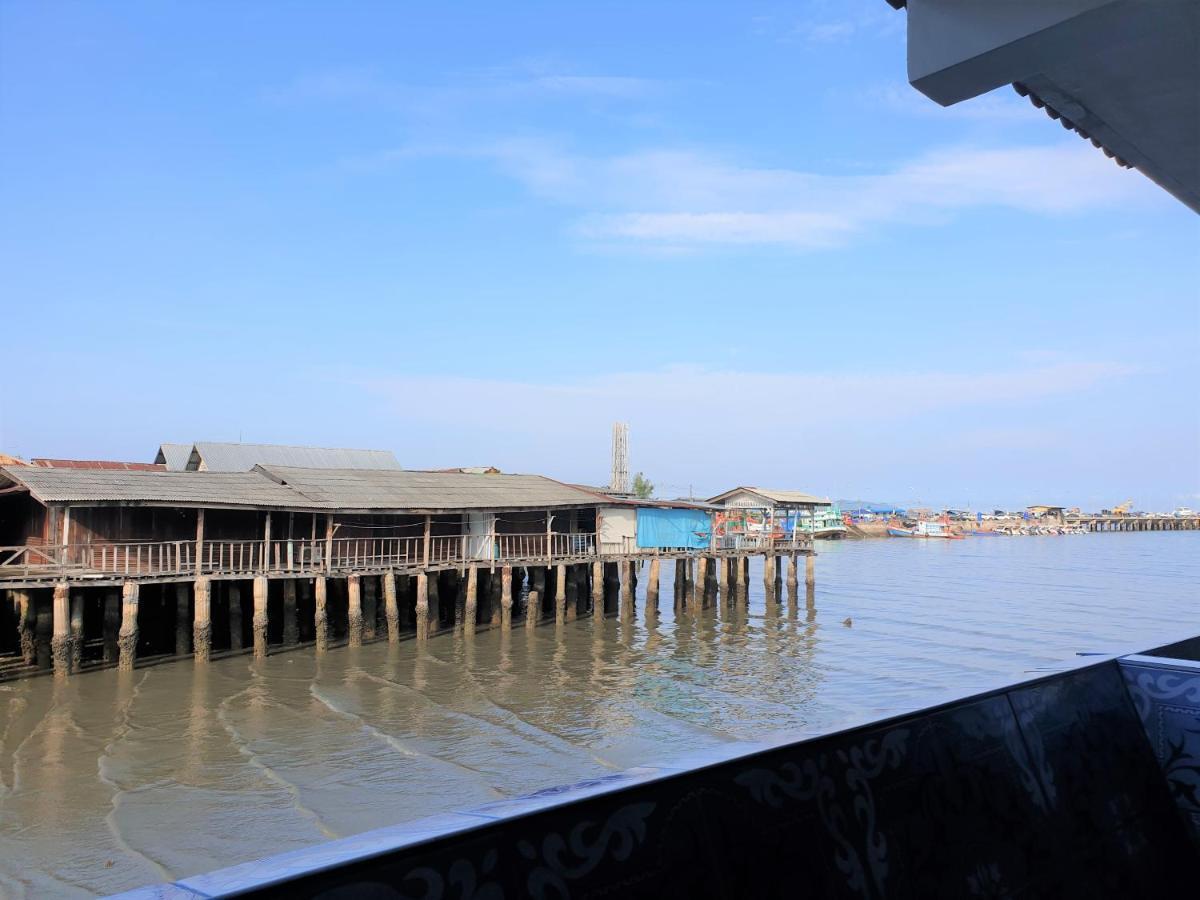 Samchai Hotel Si Racha Buitenkant foto